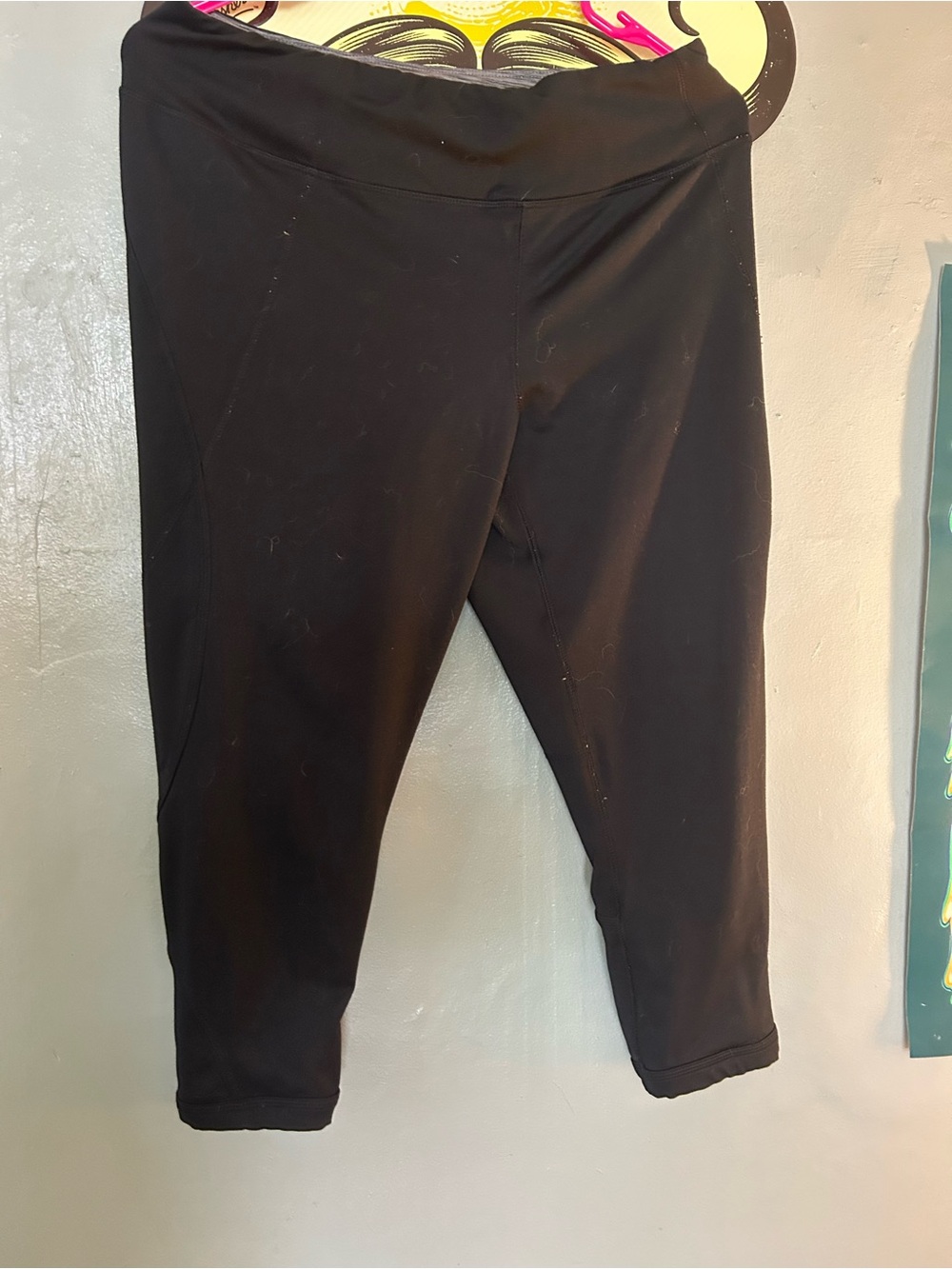 Women’s Black Cropped Leggings with Cutout Hem